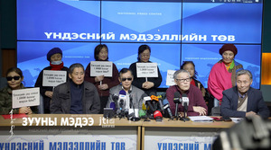 Тэтгэвэр нэмэх эсвэл инфляцийг бууруулахыг шаардаж байна